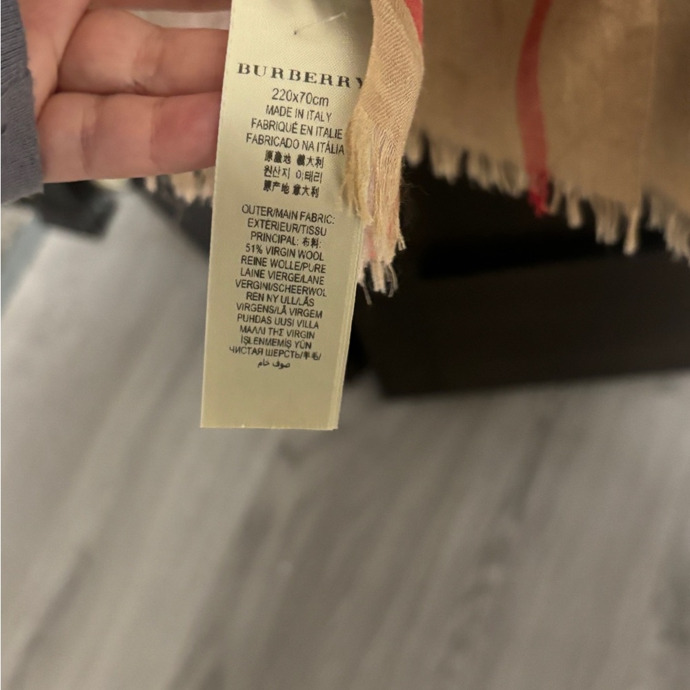 Burberry Lightweight Giant Check Wool & Silk scarf - Picture 7 of 7